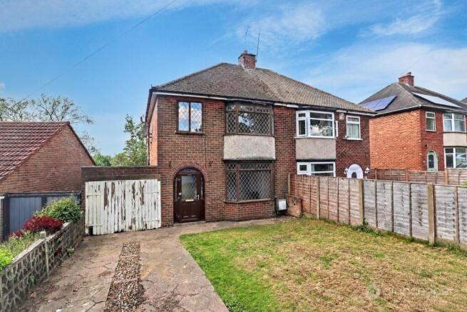 3 bed property, in Camp Hill Drive, £240,000