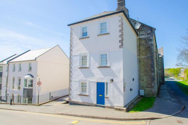 2 bed property, in 12 Royffe Way, £205,000