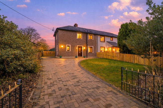3 bed property, in The Croft, £270,000
