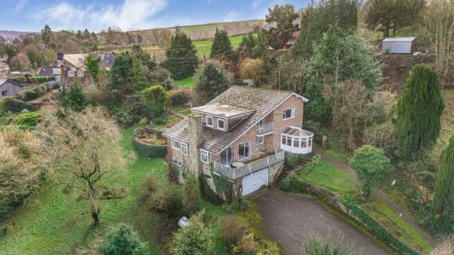 5 bed property, in Detached With Outbuilding And 3 Acres, £595,750