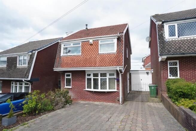 3 bed property, in Snowdon Drive, £240,000