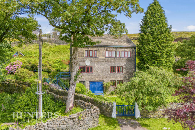 4 bed property, in Well House, £575,000
