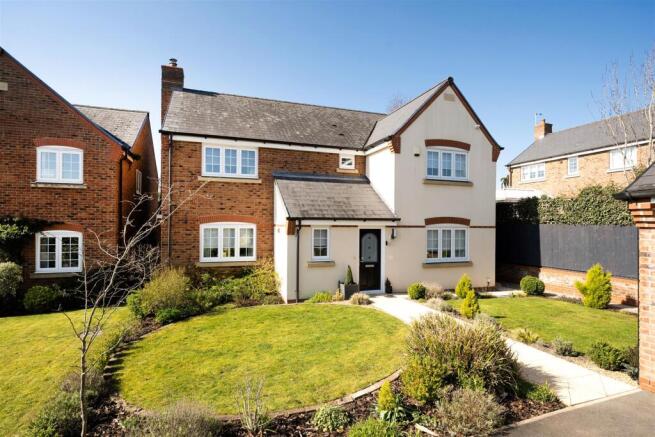 5 bed property, in Church Close, £475,000
