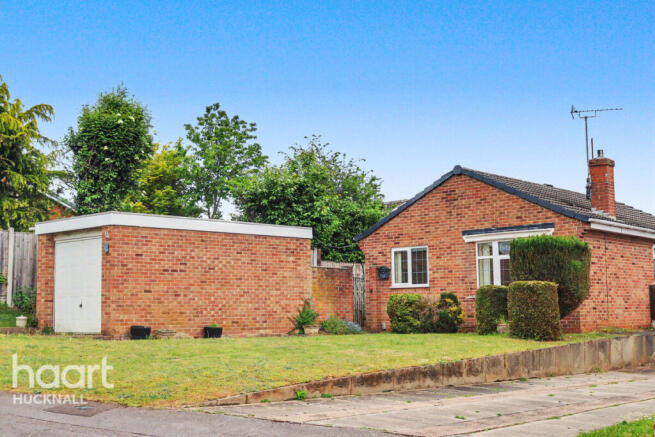 2 bed property, in Wordsworth Avenue, £200,000