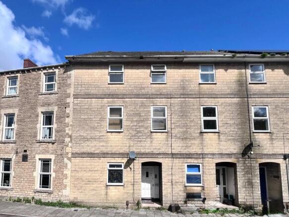 1 bed property, in Christchurch Street East, £325,000