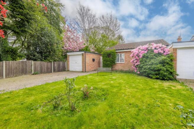 3 bed property, in Rollesby Road, £290,000