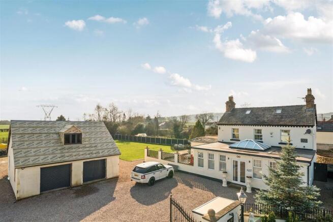 6 bed property, in Morton, £795,000