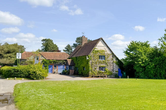 5 bed property, in High Street, £1,200,000