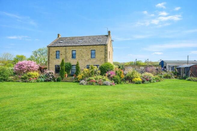 6 bed property, in Harewood Road, £825,000