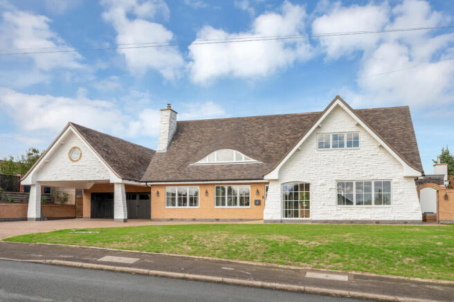 5 bed property, in Fishpool Lodge, £1,000,000