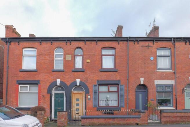 3 bed property, in Hale Lane, £215,000