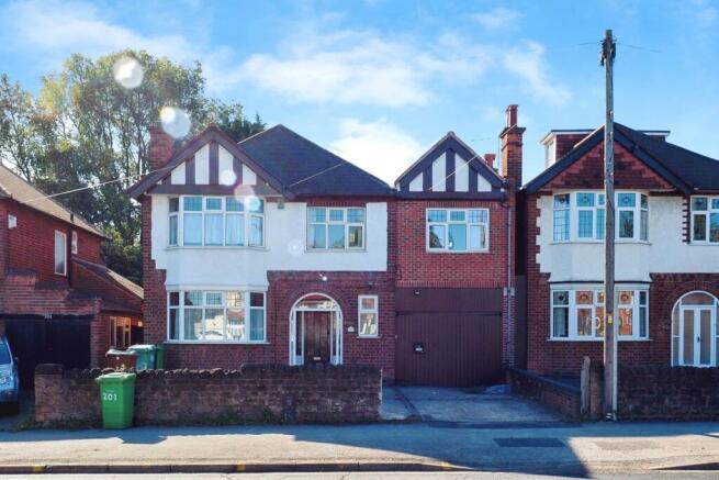 5 bed property, in Wollaton Road, £425,000