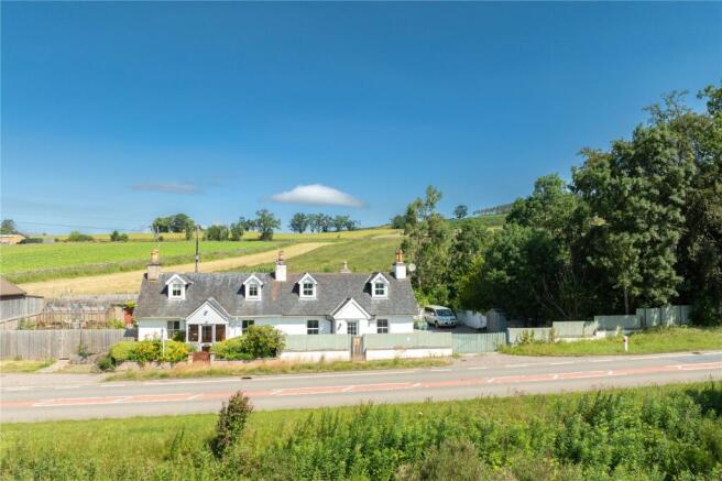 3 bed property, in 1 Moy Bridge, £220,000