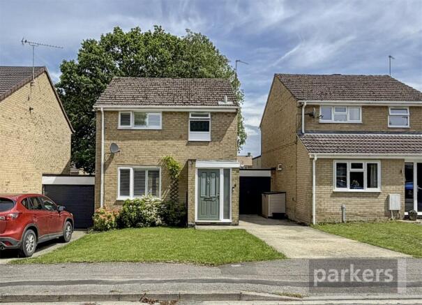 3 bed property, in Chestnut Close, £425,000
