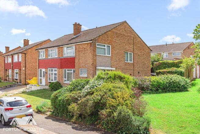 3 bed property, in Fir Park, £425,000