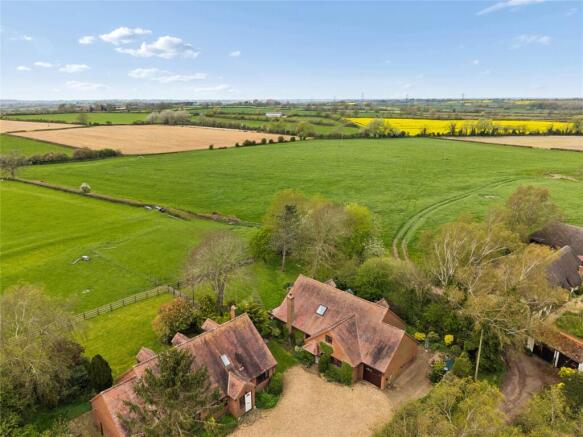 4 bed property, in Rosebery Close, £850,000