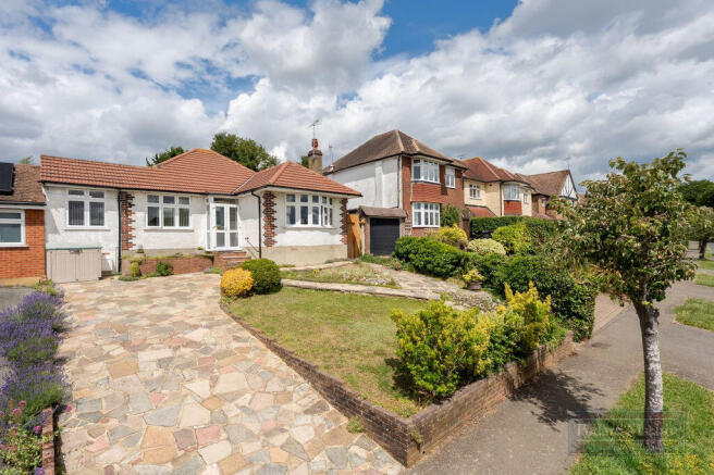 3 bed property, in Westfield Avenue, £550,000