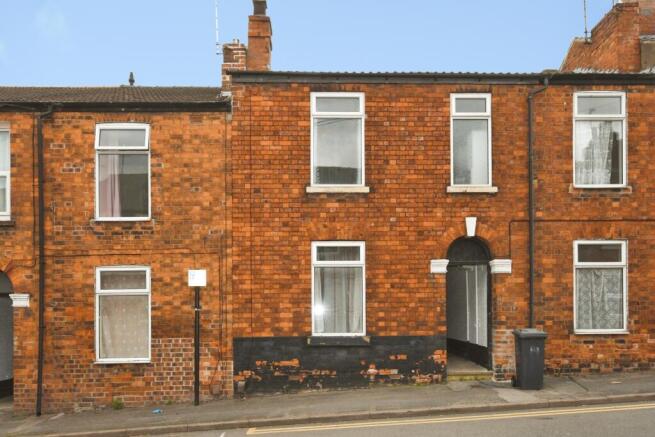 2 bed property, in Baggholme Road, £95,000