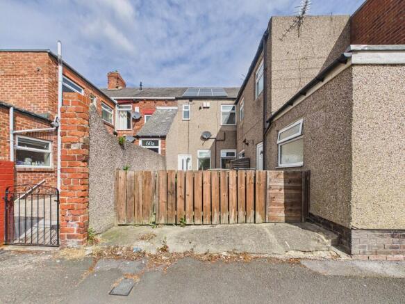 2 bed property, in Victoria Terrace, £40,000