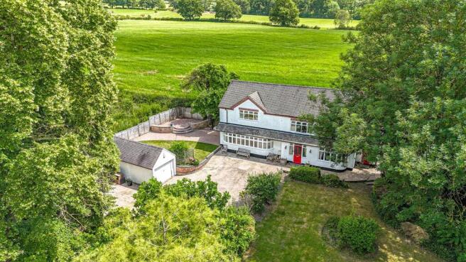 4 bed property, in Wood Lane, £795,000