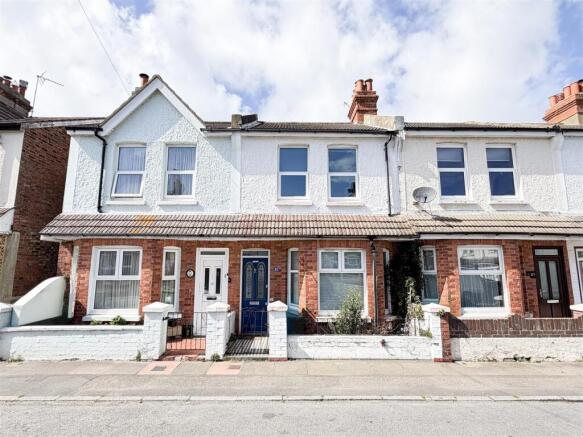 3 bed property, in Clarence Road, £300,000