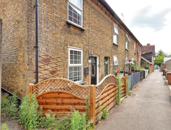 2 bed property, in Buryfield Terrace, £260,000