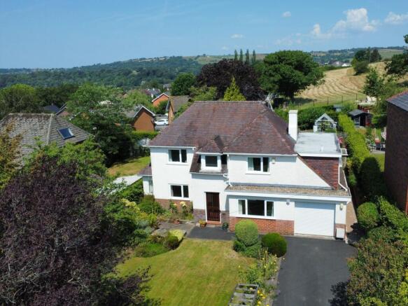 4 bed property, in Glossop Road, £739,950