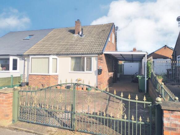 2 bed property, in Ashleigh Avenue, £180,000