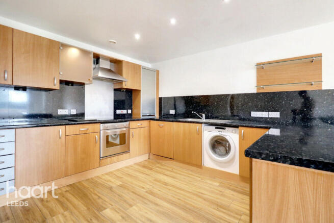 2 bed property, in Wellington Street, £325,000