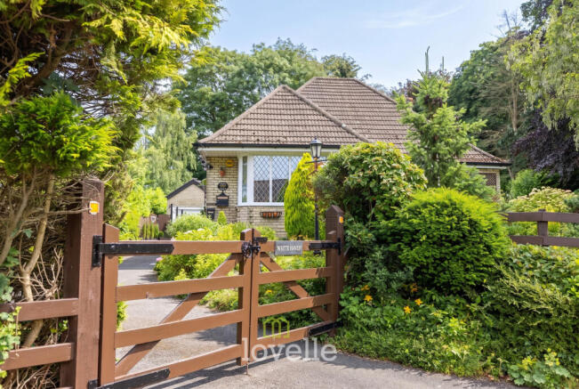 3 bed property, in Main Road, £399,950