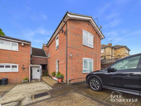 6 bed property, in Breton Road, £600,000
