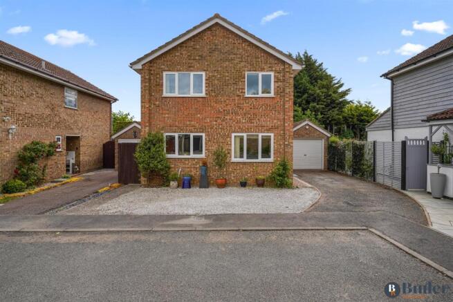 4 bed property, in Town Orchard, £400,000