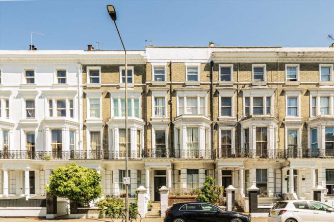2 bed property, in Holland Road, £695,000
