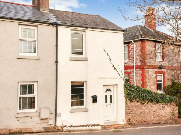 2 bed property, in Fore Street, £140,000