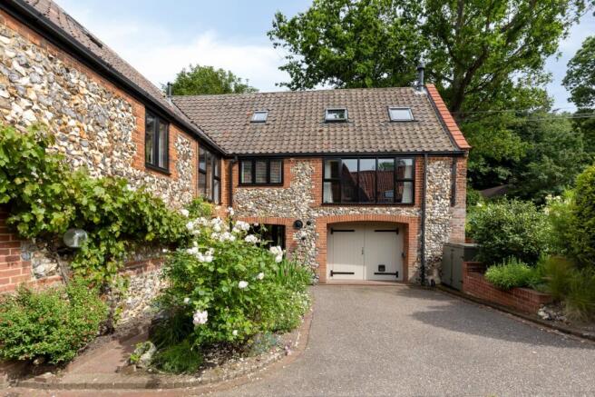 3 bed property, in Stunning Riverside Home in Coltishall, £650,000