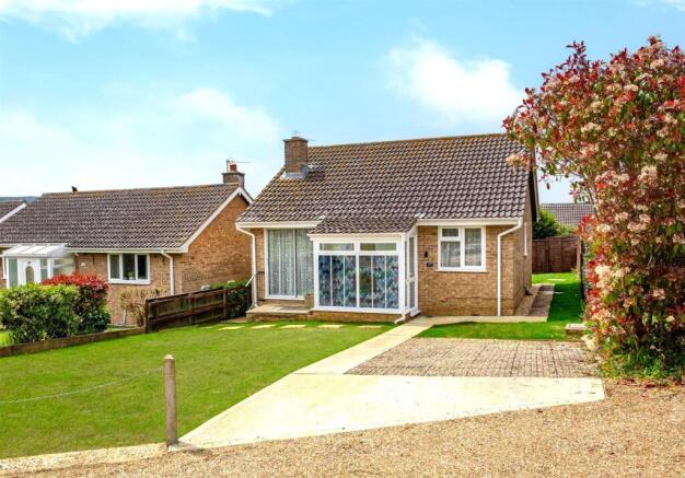 2 bed property, in Merrie Gardens, £275,000