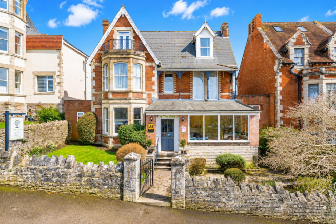 16 bed property, in 48. Park Road, £1,300,000