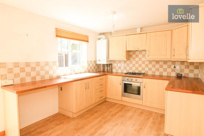 2 bed property, in North Road, £175,000
