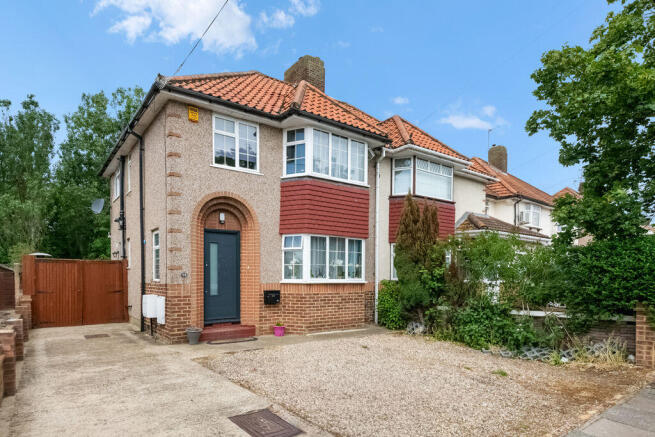 3 bed property, in Laughton Road, £580,000