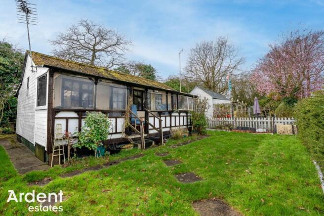 1 bed property, in Goldhanger Road, £40,000