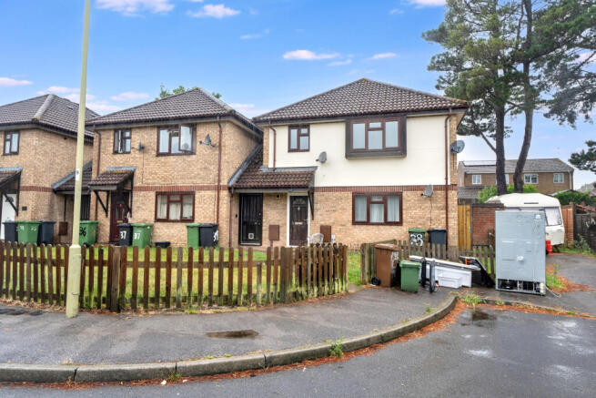 2 bed property, in Loweswater Gardens, £100,000