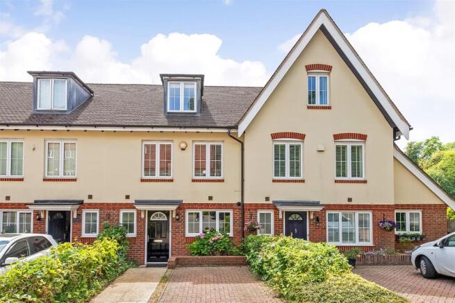 3 bed property, in Park View, £575,000