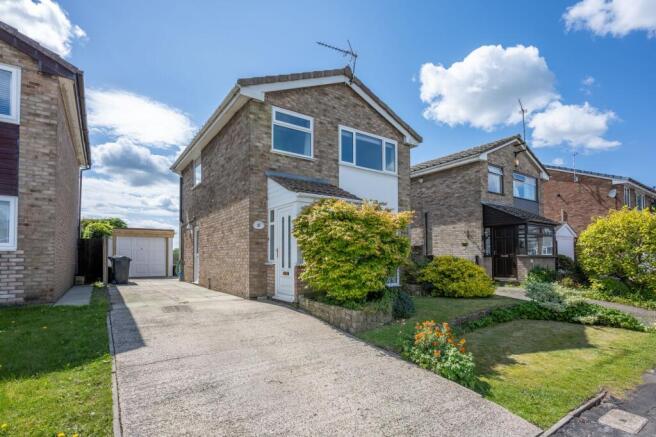 3 bed property, in Woodrow Drive, £295,000