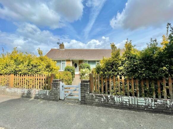 2 bed property, in Denton Road, £350,000