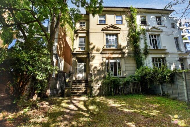 2 bed property, in Coldharbour Lane, £250,000