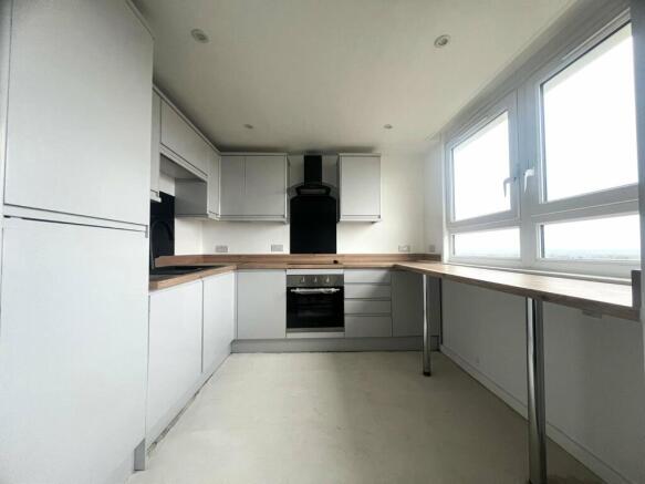 1 bed property, in Warburton Road, £110,000