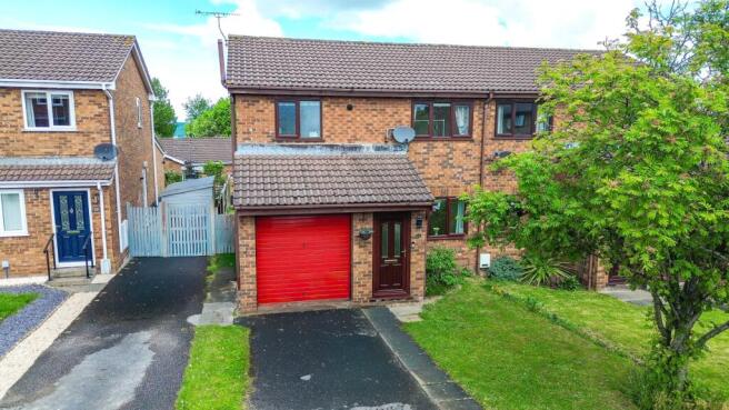 3 bed property, in Holly Grange, £180,000