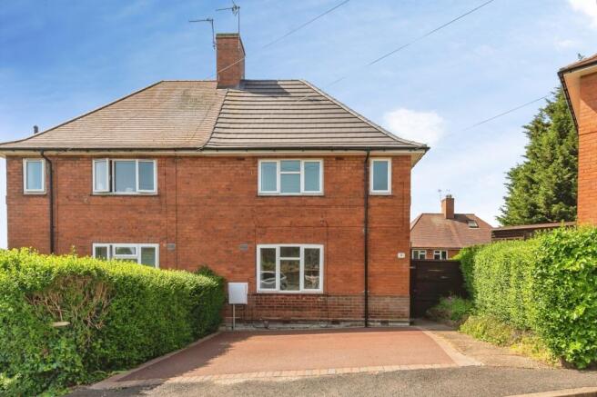 3 bed property, in Hagley Close, £170,000