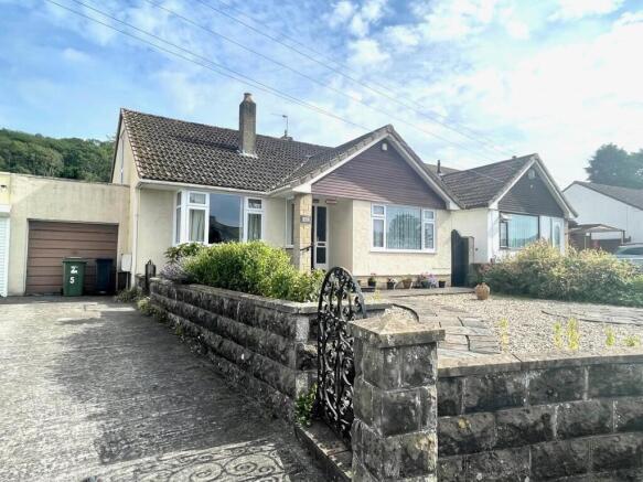 3 bed property, in Walnut Close, £320,000