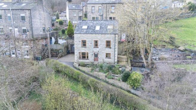 5 bed property, in East View House, £425,000
